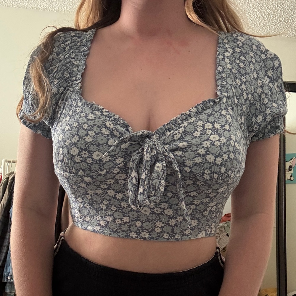 Love Tree Blue Floral Tie-Front Crop Top